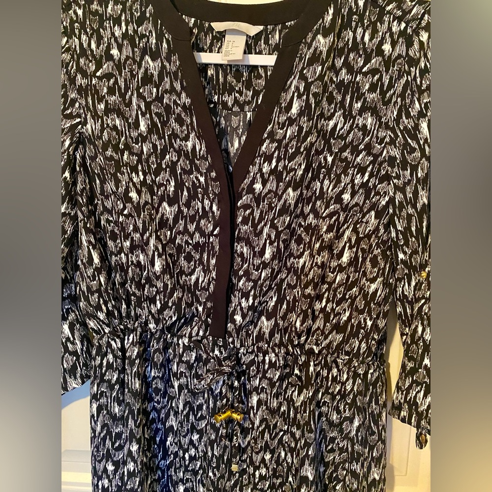 H&M Black & White Front Draw String V-Neck Dress - image 7